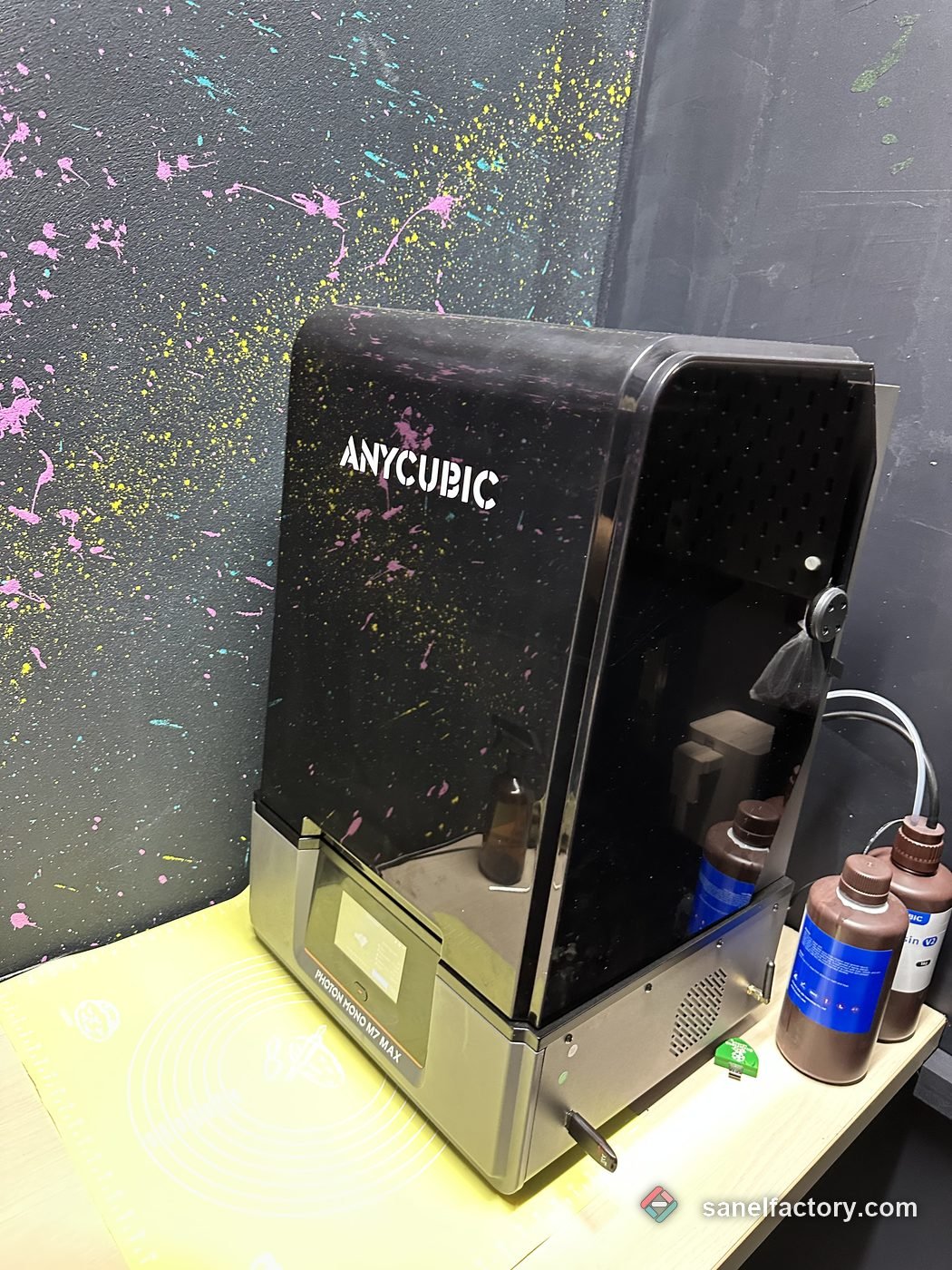 Imprimanta cu rășină Anycubic Photon M7 Max, în atelier
