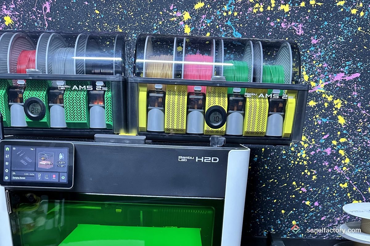 Logo Heineken în relief și tavă în formă de stea printate 3D în mai multe culori