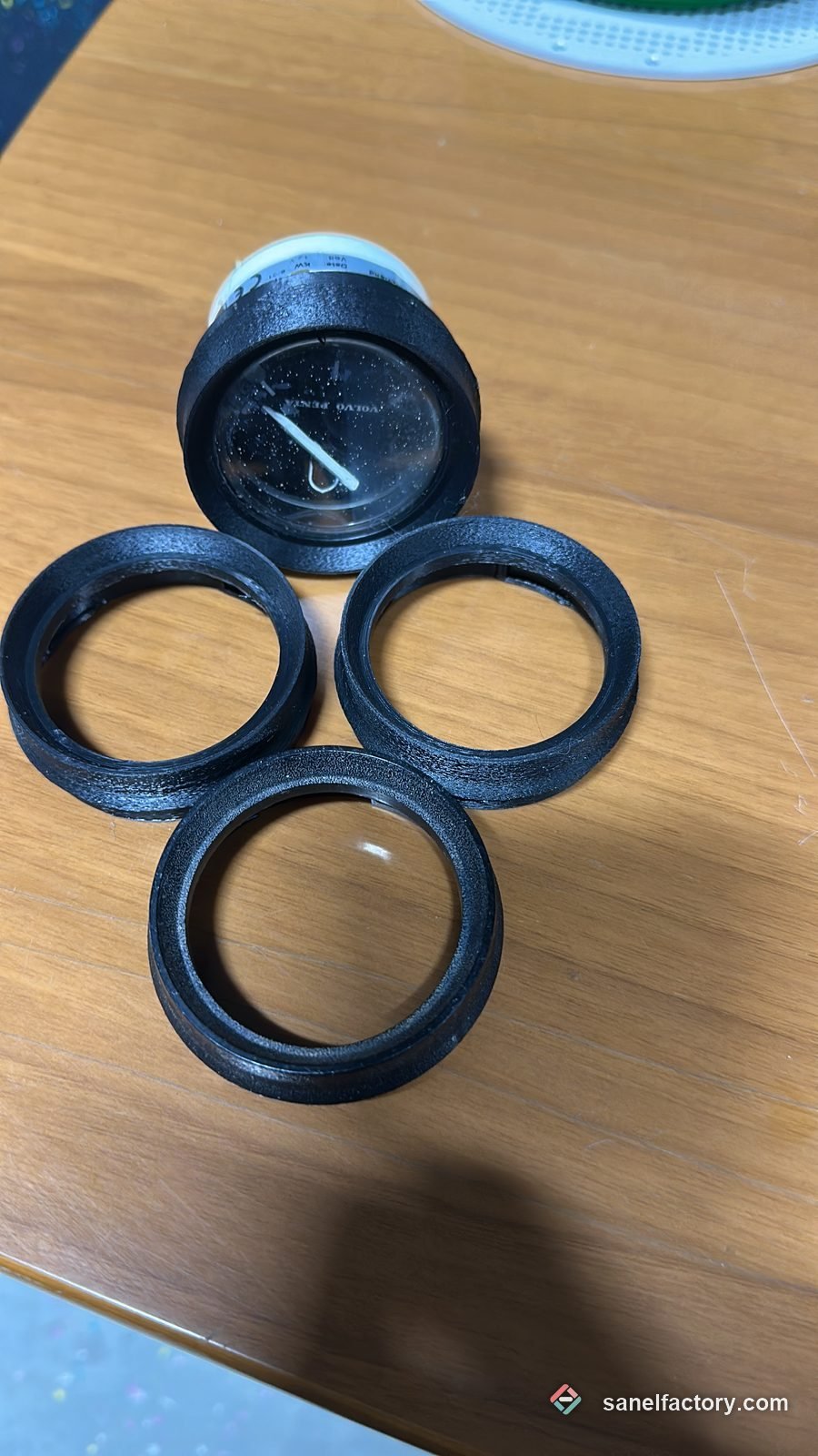 Inele pentru ceasurile de bord, printate 3D în negru