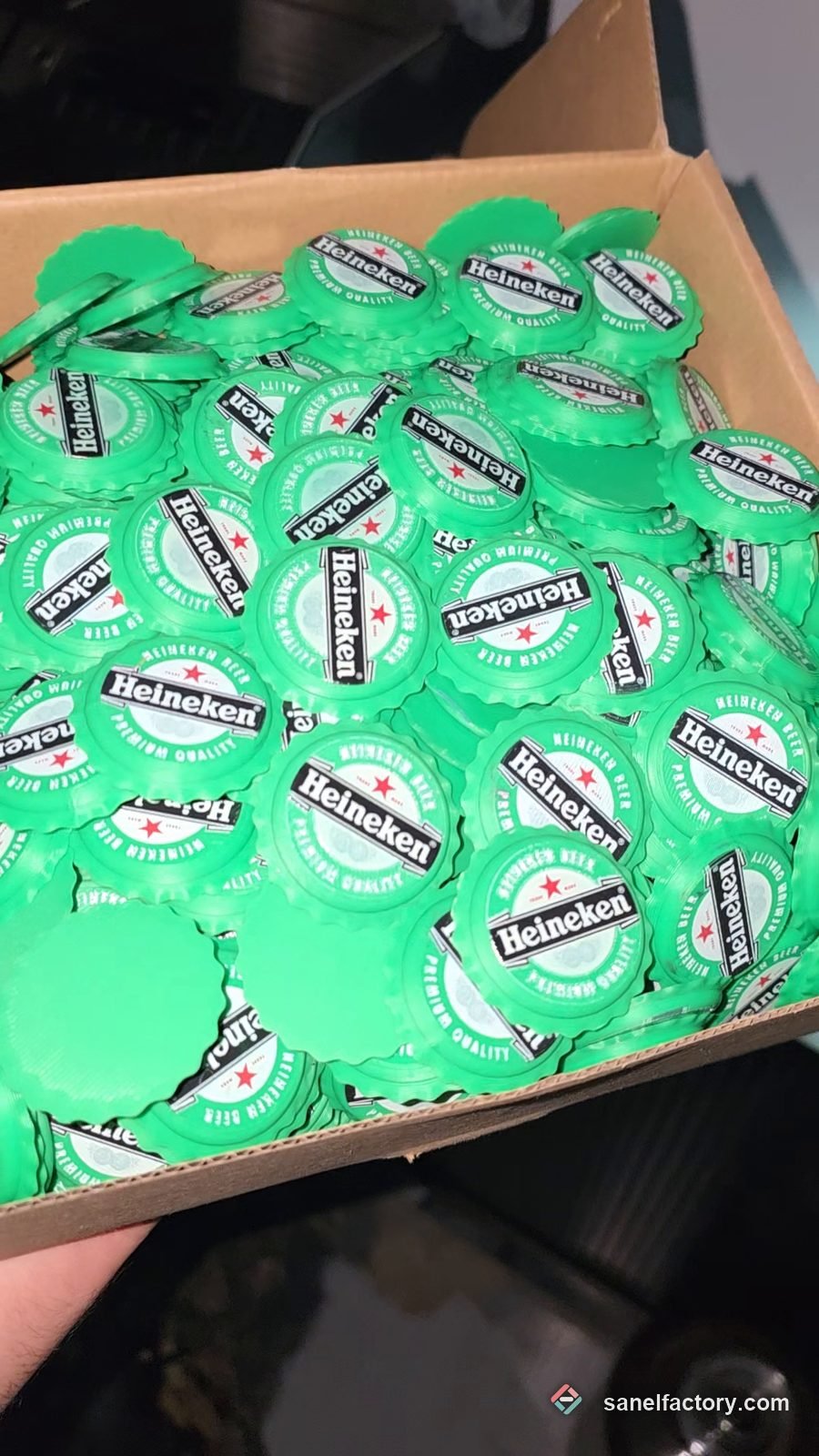 Jetoane verzi cu logo-ul imprimat UV, gata de livrare