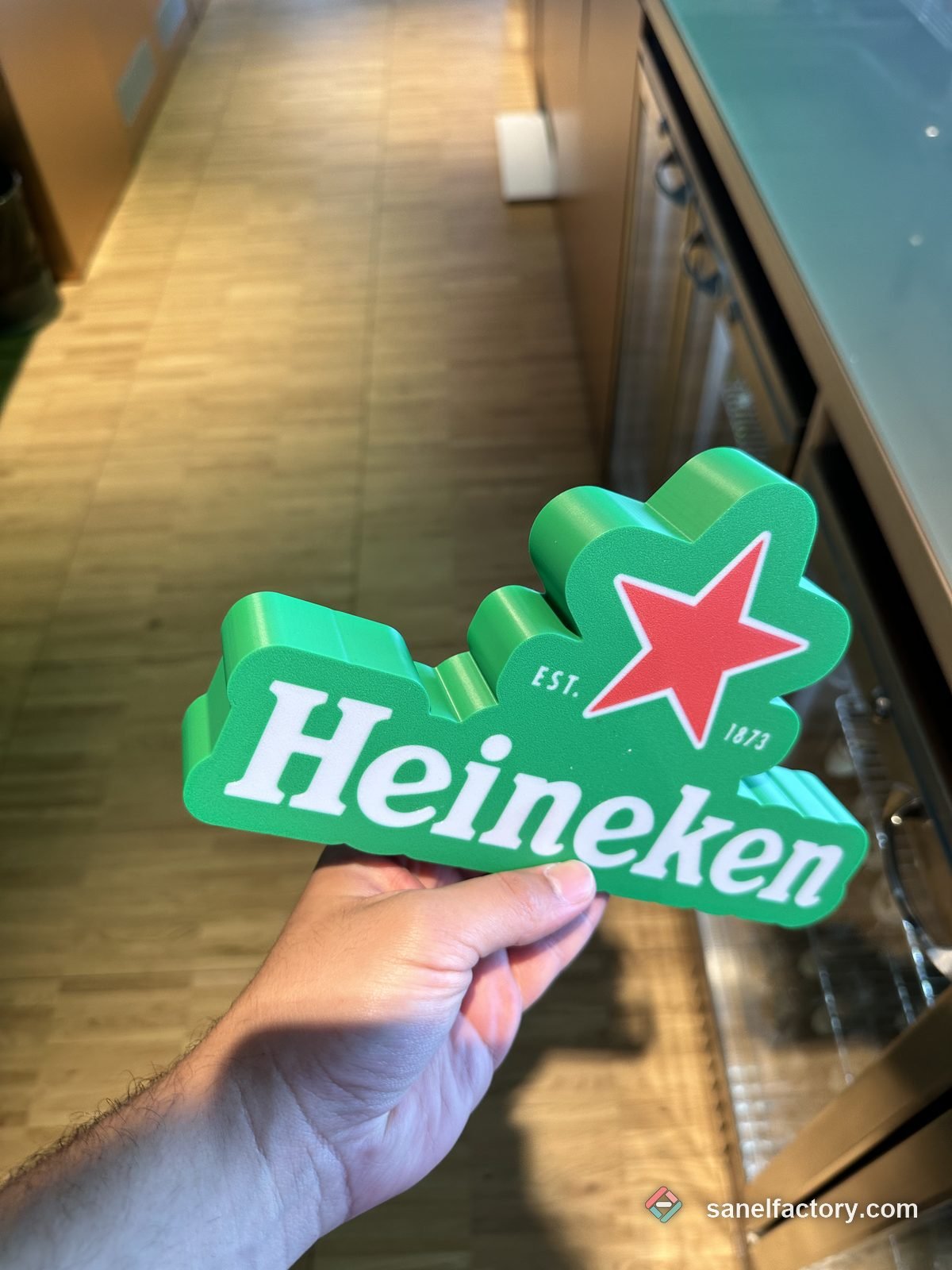 Logo Heineken în relief, printat 3D în verde, alb și roșu